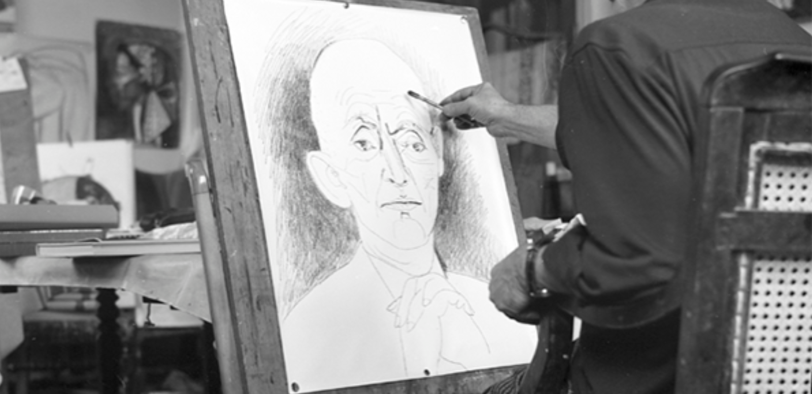 Pablo Picasso dibuja un retrato de Daniel-Henry Kahnweiler, 1957