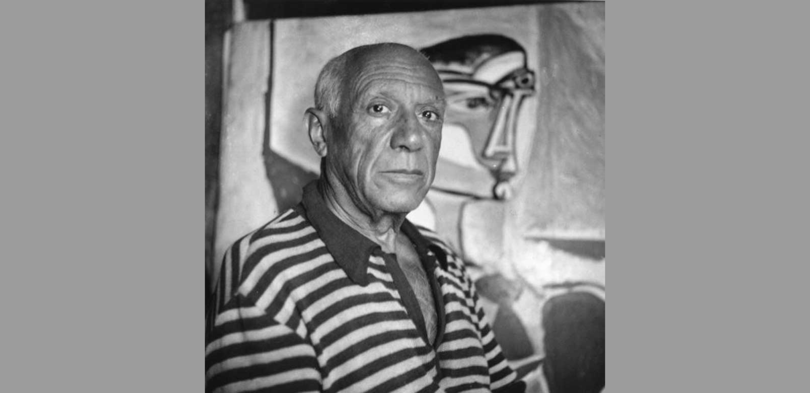 Fotografía de Picasso con su famoso suéter de rayas