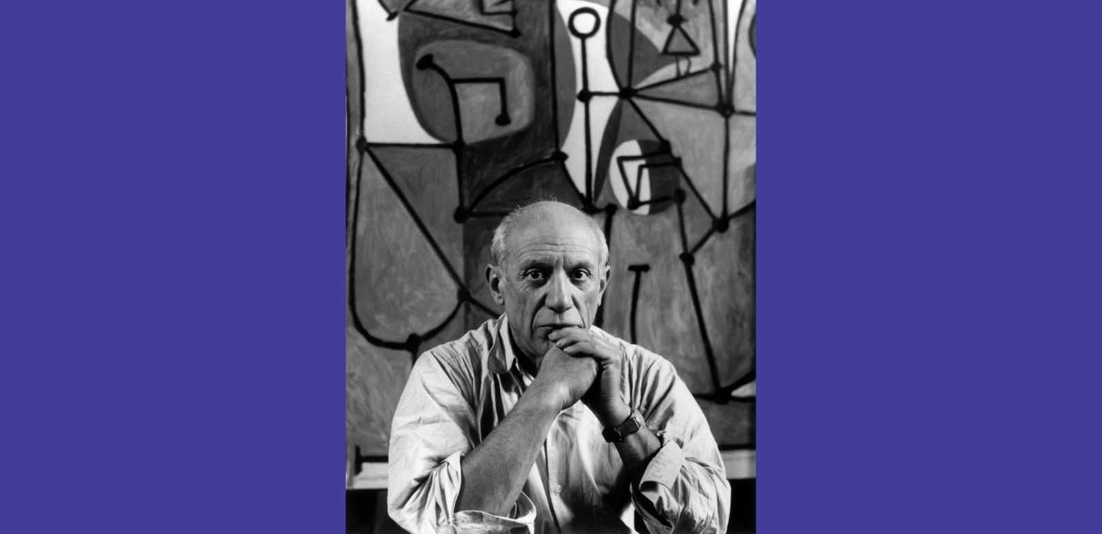 Pablo Picasso frente a 'La cuisine'. 
